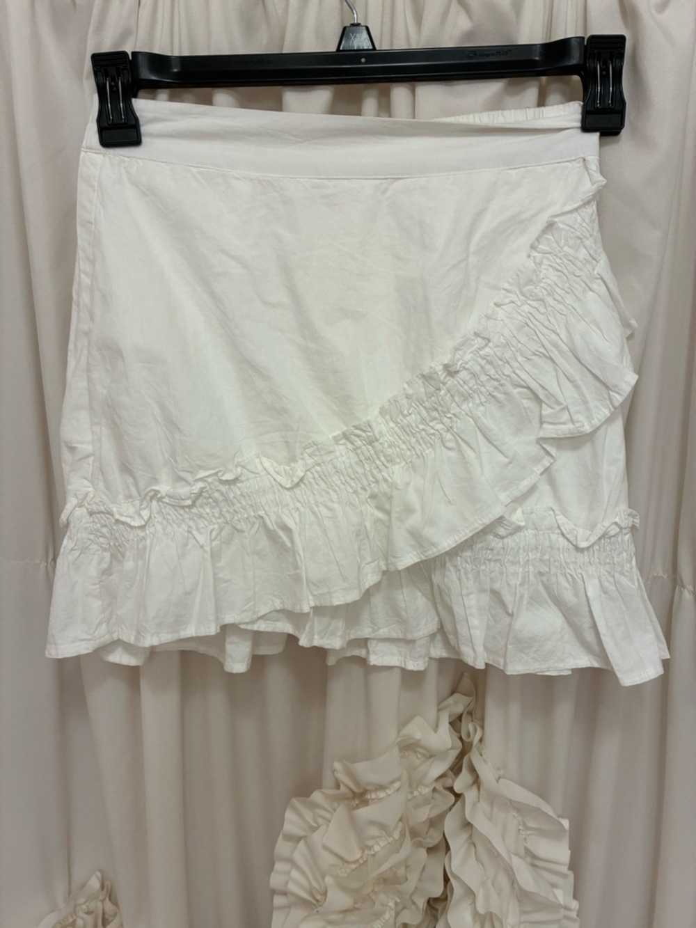 Women’s White Ruffle Mini Skirt🌺 - Picture 7 of 9
